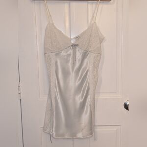 Elegant Lace Trim Satin Chemise